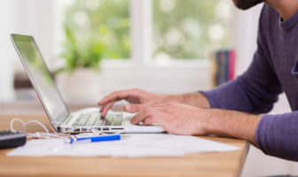 Studium & Co.: Wie sinnvoll ist akademisches Ghostwriting?