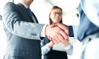 Unternehmen kaufen: Von den ersten Gedanken bis zum tatsächlichen Kauf